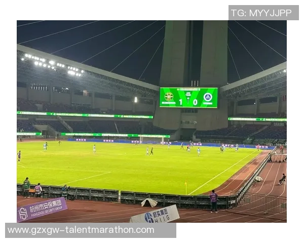 蓝白色国旗下的足球明星们如何在绿茵场上书写传奇与荣耀