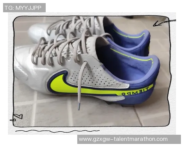 足球明星脚下的传奇鞋履揭秘与品牌背后的故事 足球明星脚下的传奇鞋履揭秘与品牌背后的故事